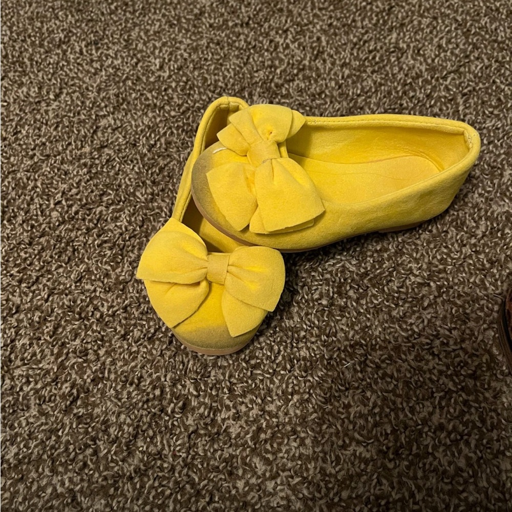 Toddler girl yellow dress shoes